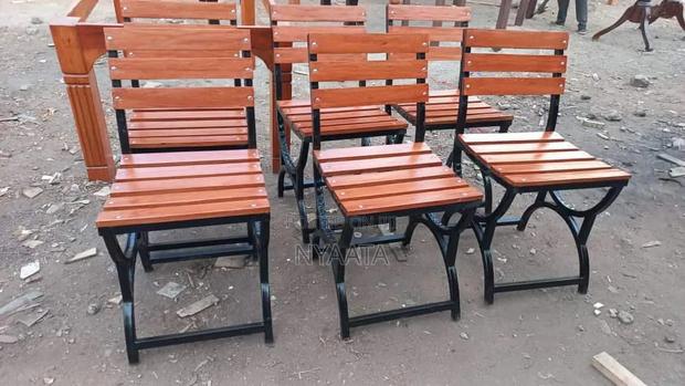 Six Garden Chairs \ Umbrella