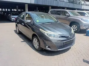 Toyota Yaris 2019 Gray