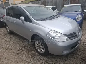 Nissan Tiida 2012 Silver