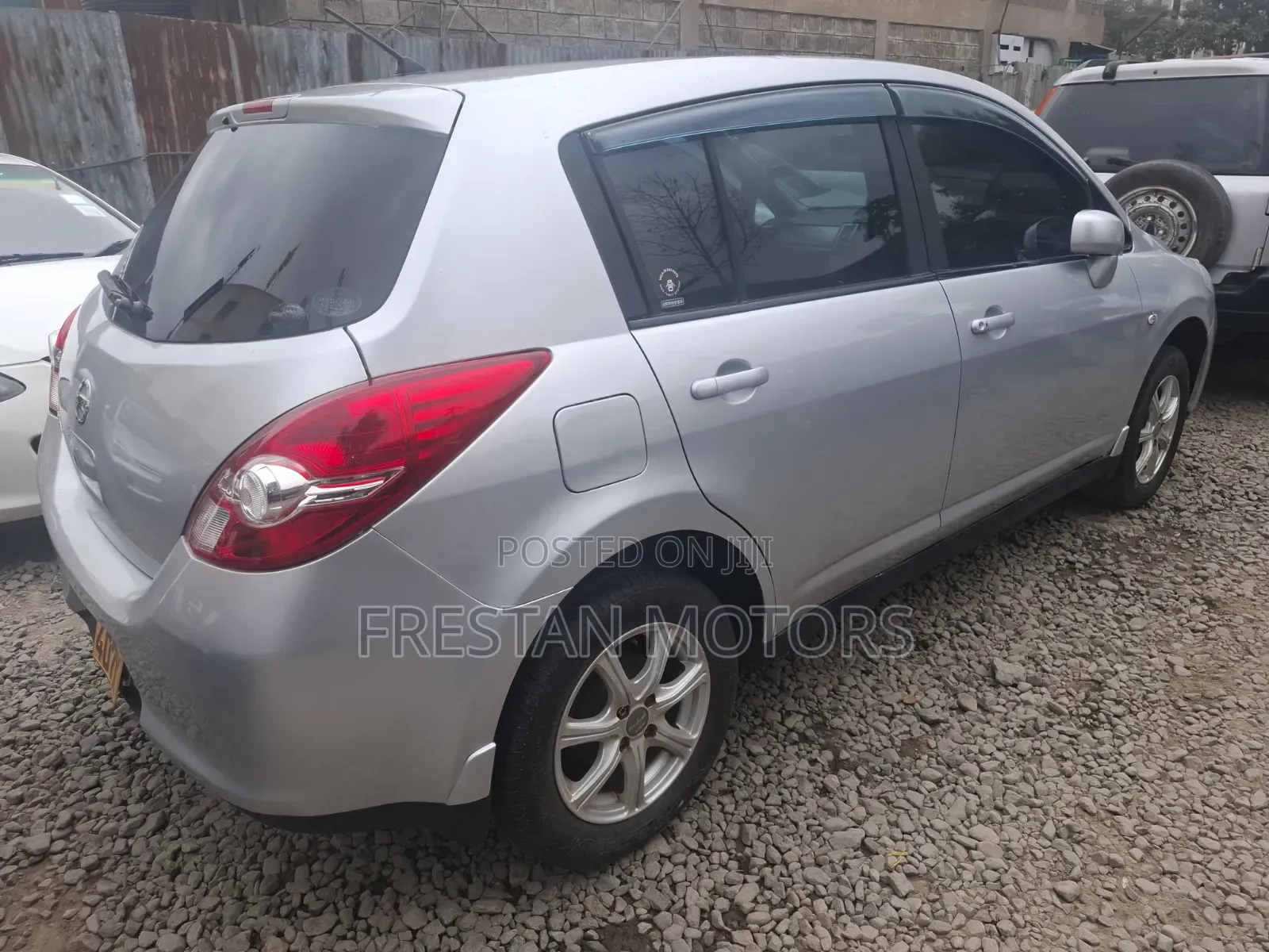 Nissan Tiida 2012 Silver