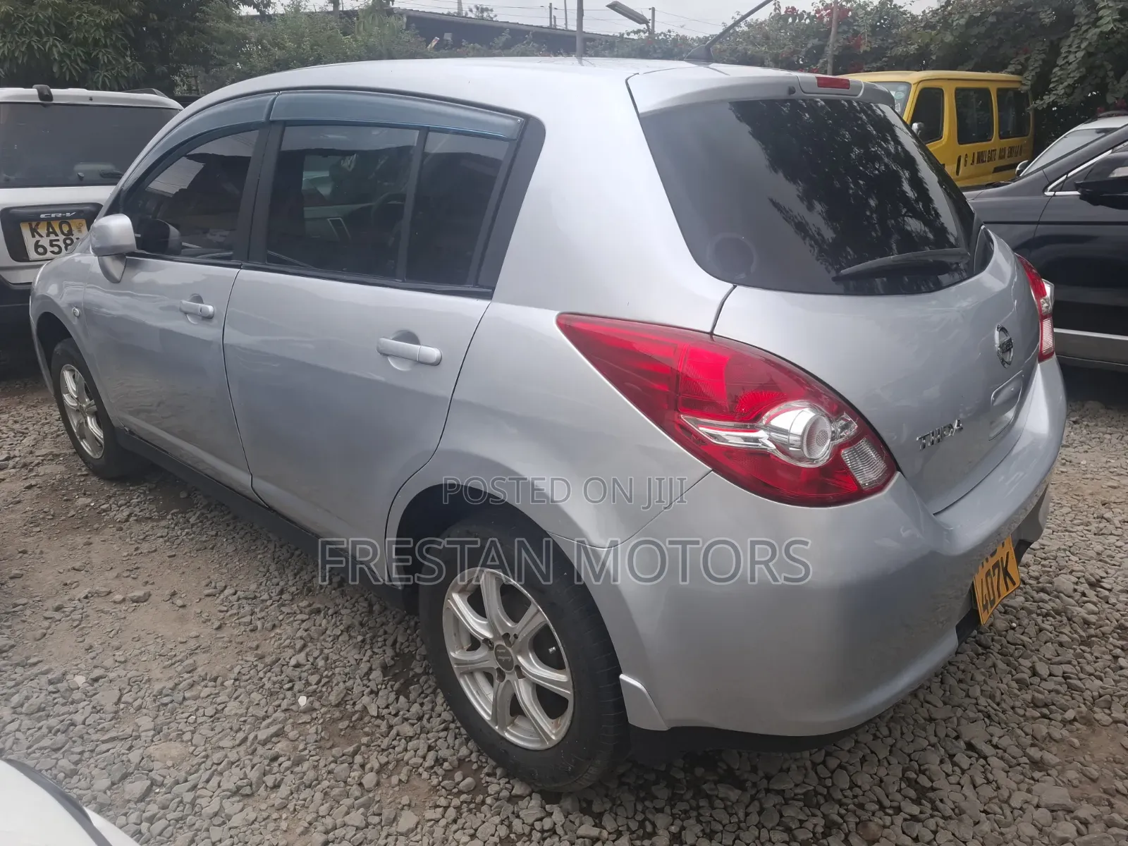 Nissan Tiida 2012 Silver