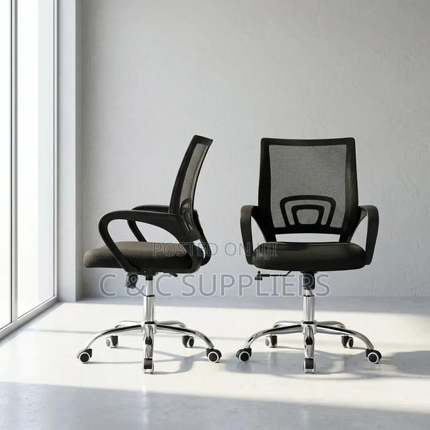 Medium Back Mesh Visitor's Chair.