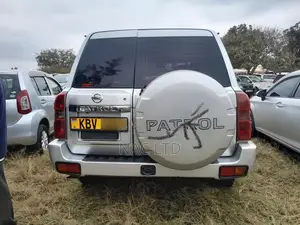 Nissan Patrol 2006 Silver
