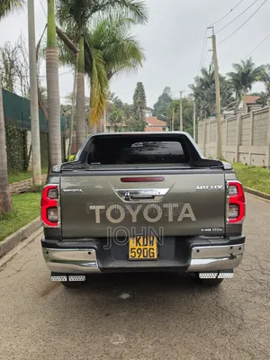 Toyota Hilux Revo Smart Cab Deisel 2.4 AWD 2022 Gold