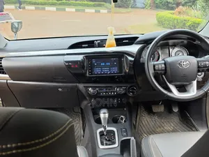 Toyota Hilux Revo Smart Cab Deisel 2.4 AWD 2022 Gold