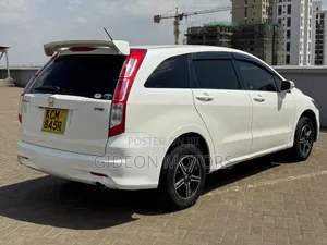 Honda Stream 2010 White