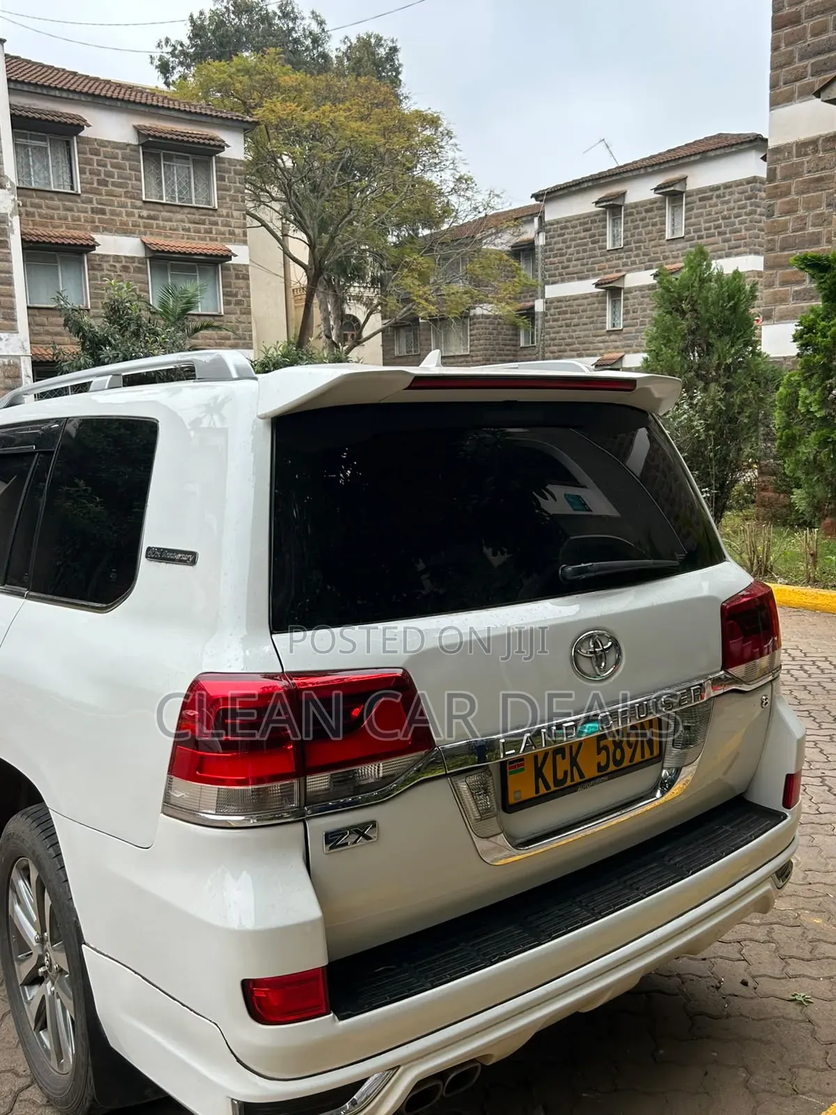 Toyota Land Cruiser 2011 White