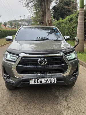 Toyota Hilux Revo Smart Cab Deisel 2.4 AWD 2022 Gold