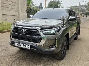 Toyota Hilux Revo Smart Cab Deisel 2.4 AWD 2022 Gold