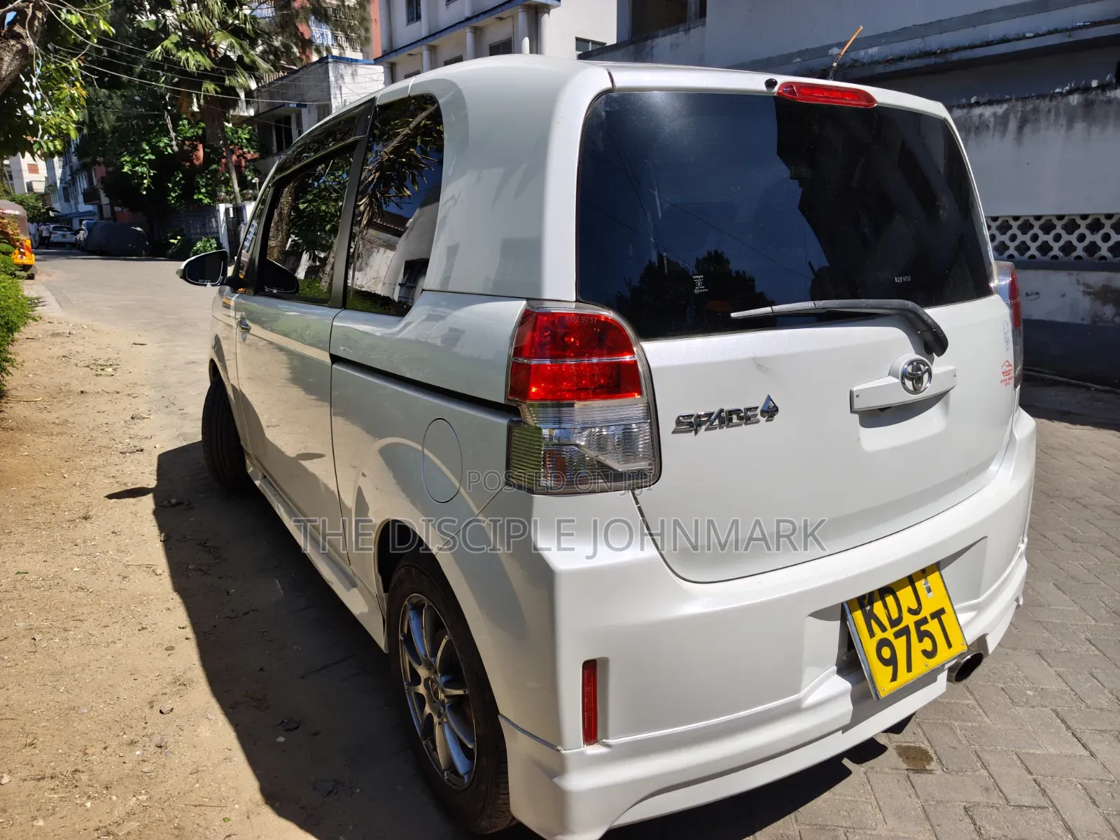 Toyota Spade 2015 White