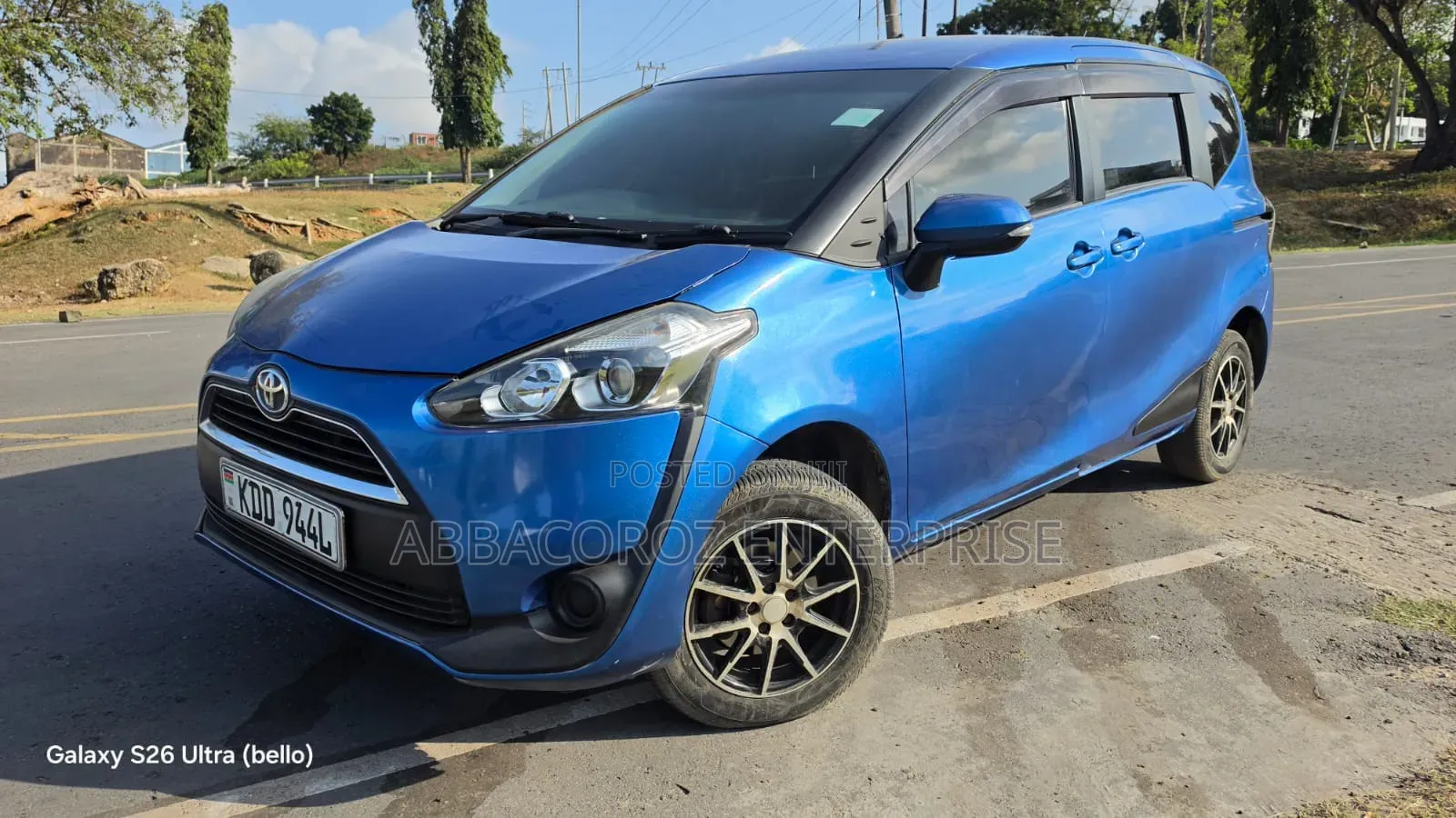 Toyota Sienta 2015 Blue