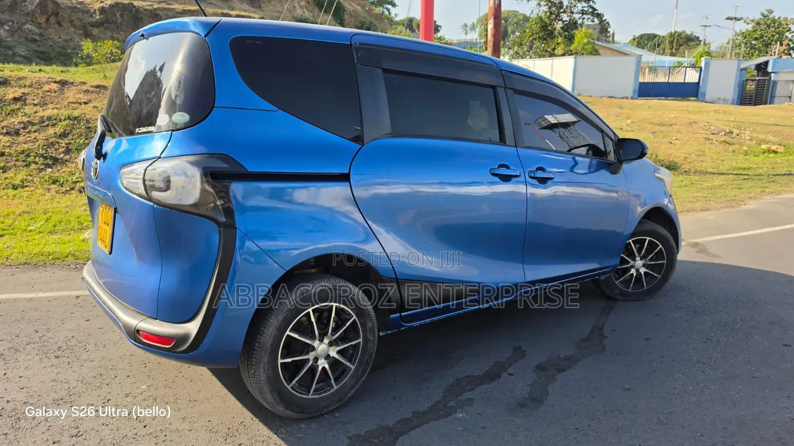 Toyota Sienta 2015 Blue