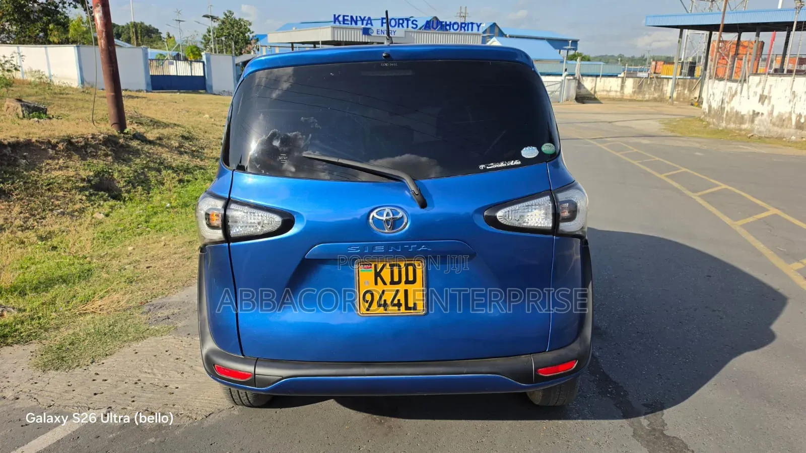 Toyota Sienta 2015 Blue