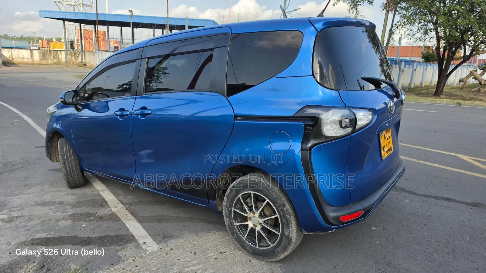 Toyota Sienta 2015 Blue