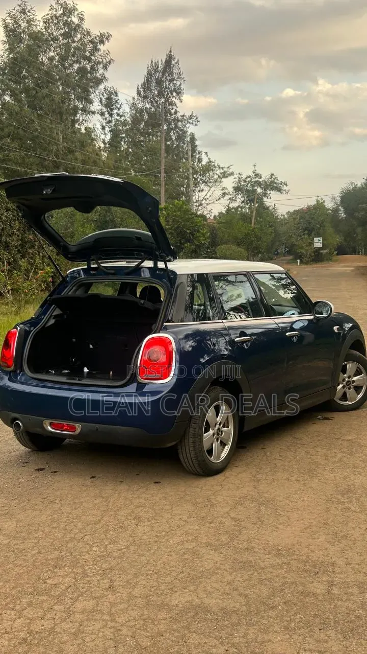 Mini Cooper 2017 Blue