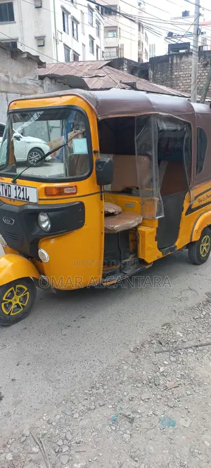 Bajaj RE 2025 Yellow