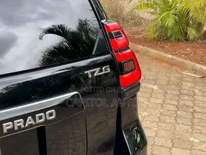 Toyota Land Cruiser Prado 2018 Black