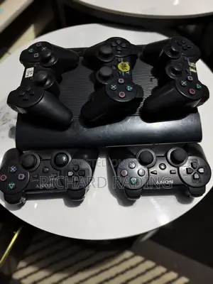 Ps 3 1tb Chipped With 27 Games and 5 Pads