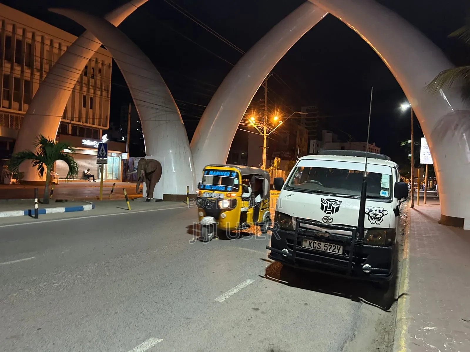 Toyota Grand HiAce 2002 White