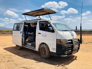 Toyota Grand HiAce 2002 White