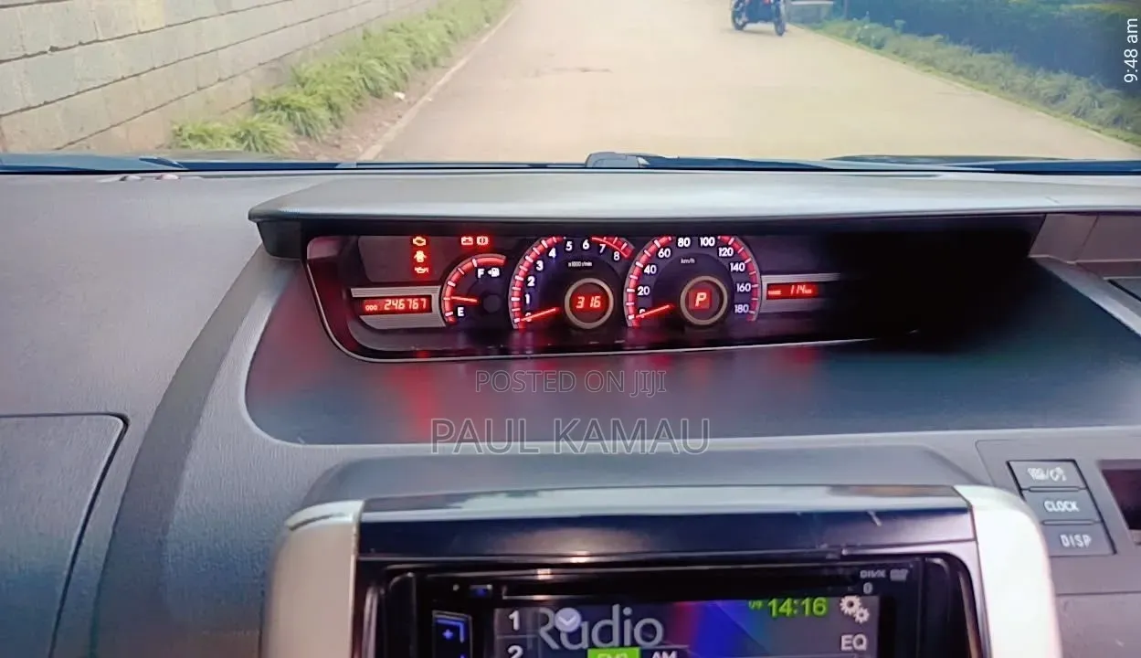 Toyota Voxy X 2WD 7-Seater 2013 Beige