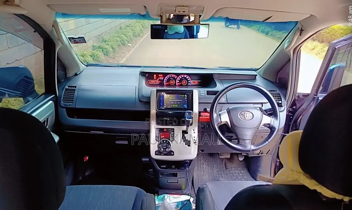 Toyota Voxy X 2WD 7-Seater 2013 Beige
