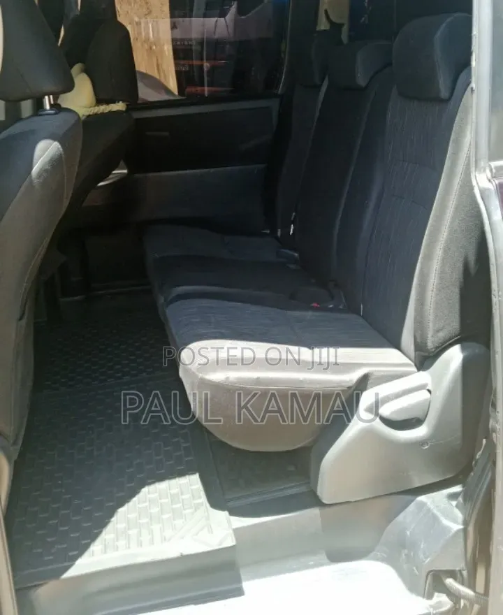 Toyota Voxy X 2WD 7-Seater 2013 Beige