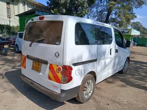 Nissan NV200 2011 White