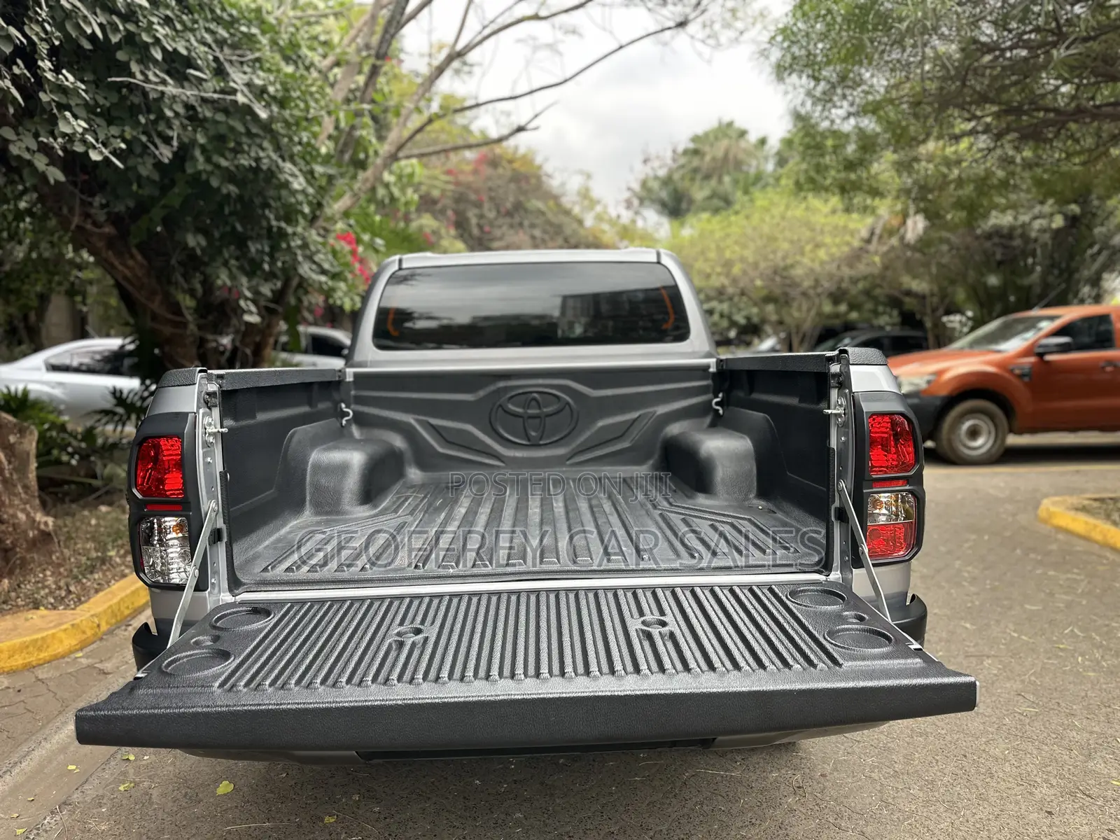 Toyota Hilux Revo Double Cab Deisel 2.4 RWD 2019 Silver