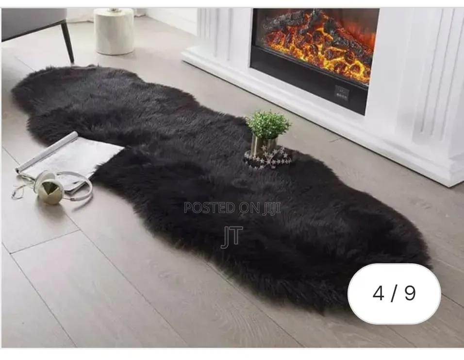 Fluffy Bedside/ Dashboard Chiwawa Mat