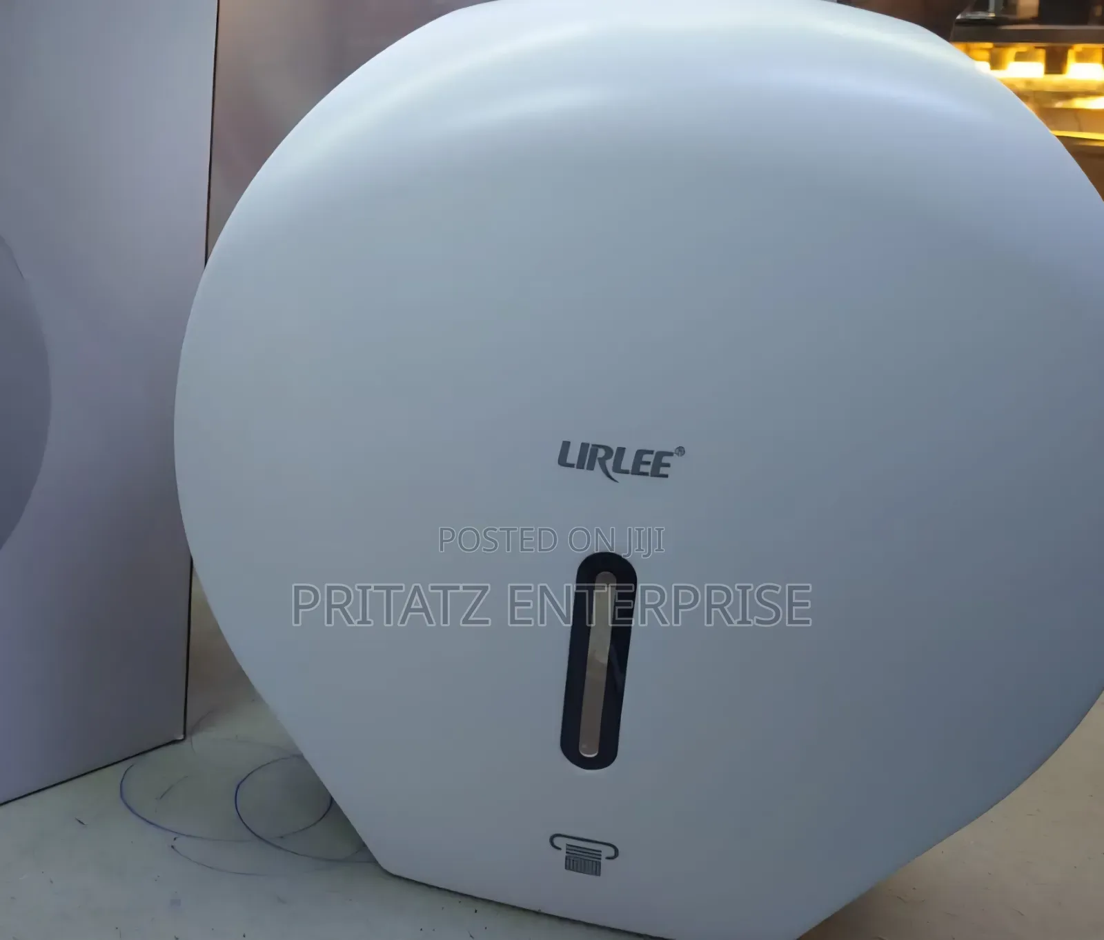 Jumbo Tissue Holder