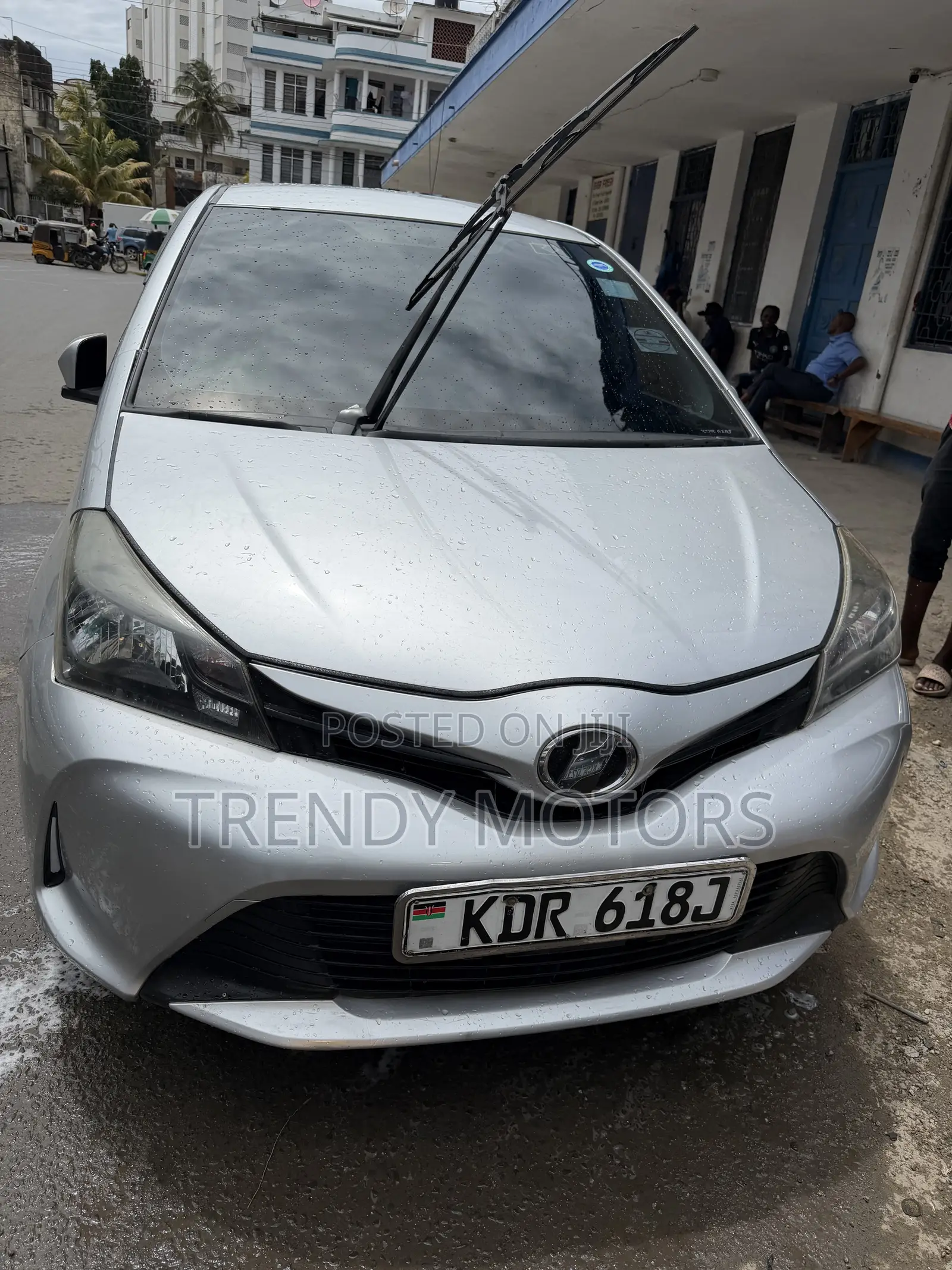Toyota Vitz 2017 Silver