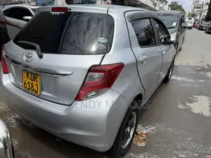 Toyota Vitz 2017 Silver