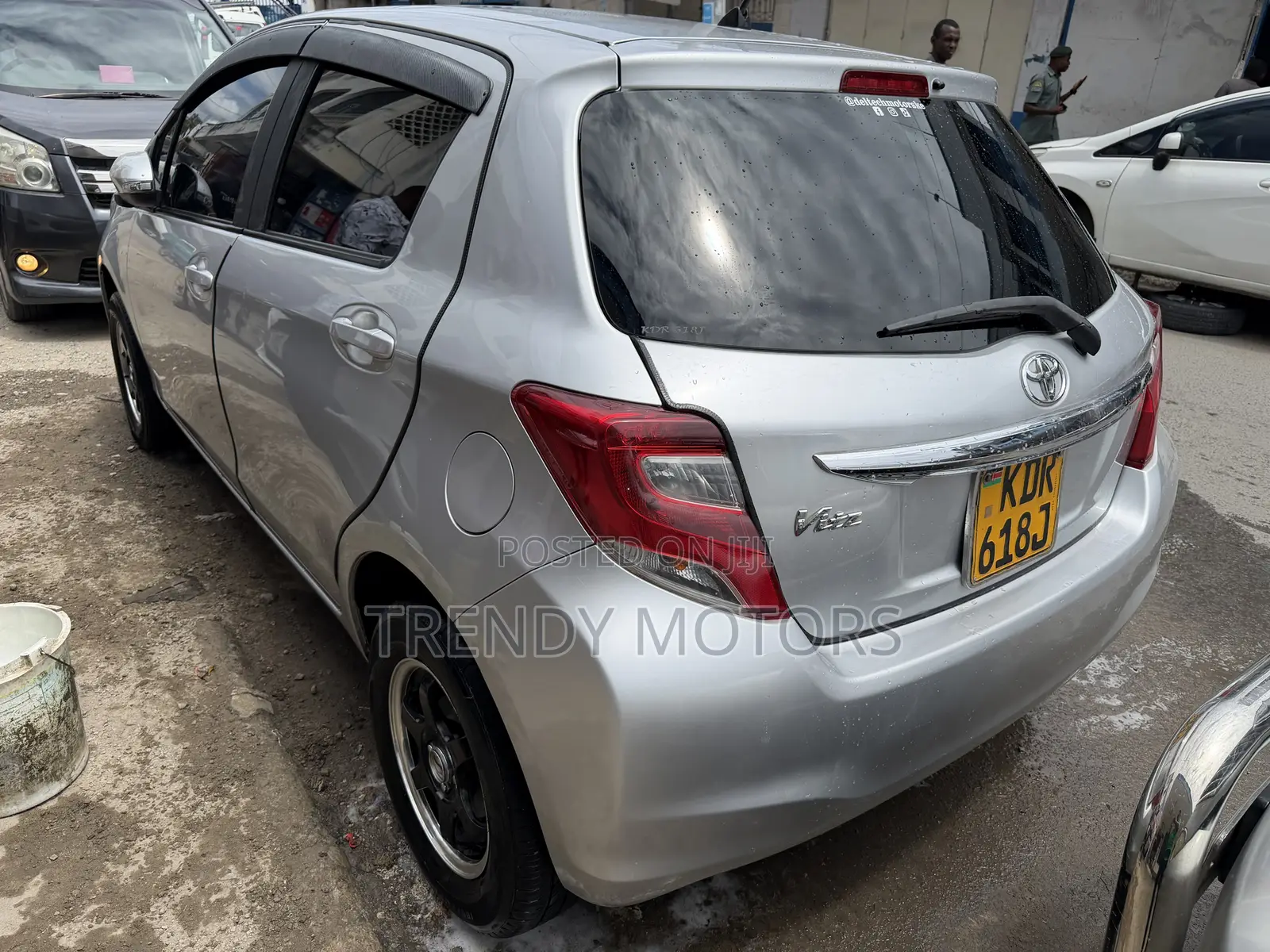 Toyota Vitz 2017 Silver