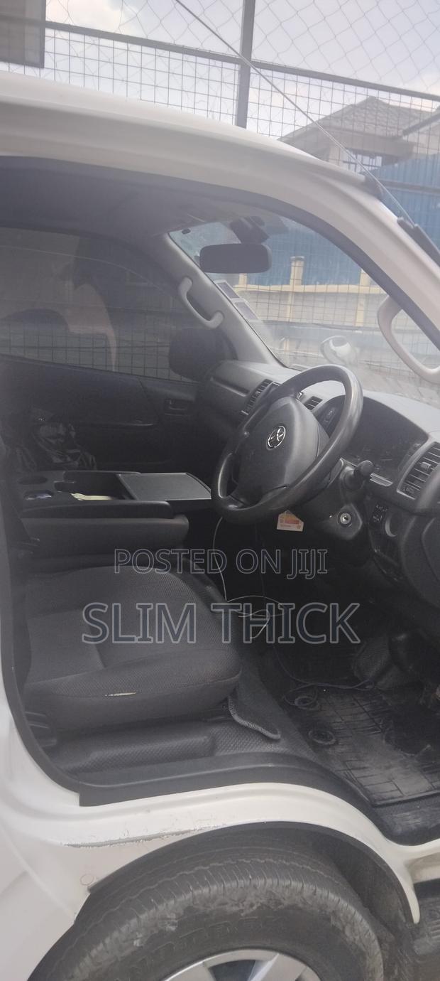 Toyota HiAce 2019 White