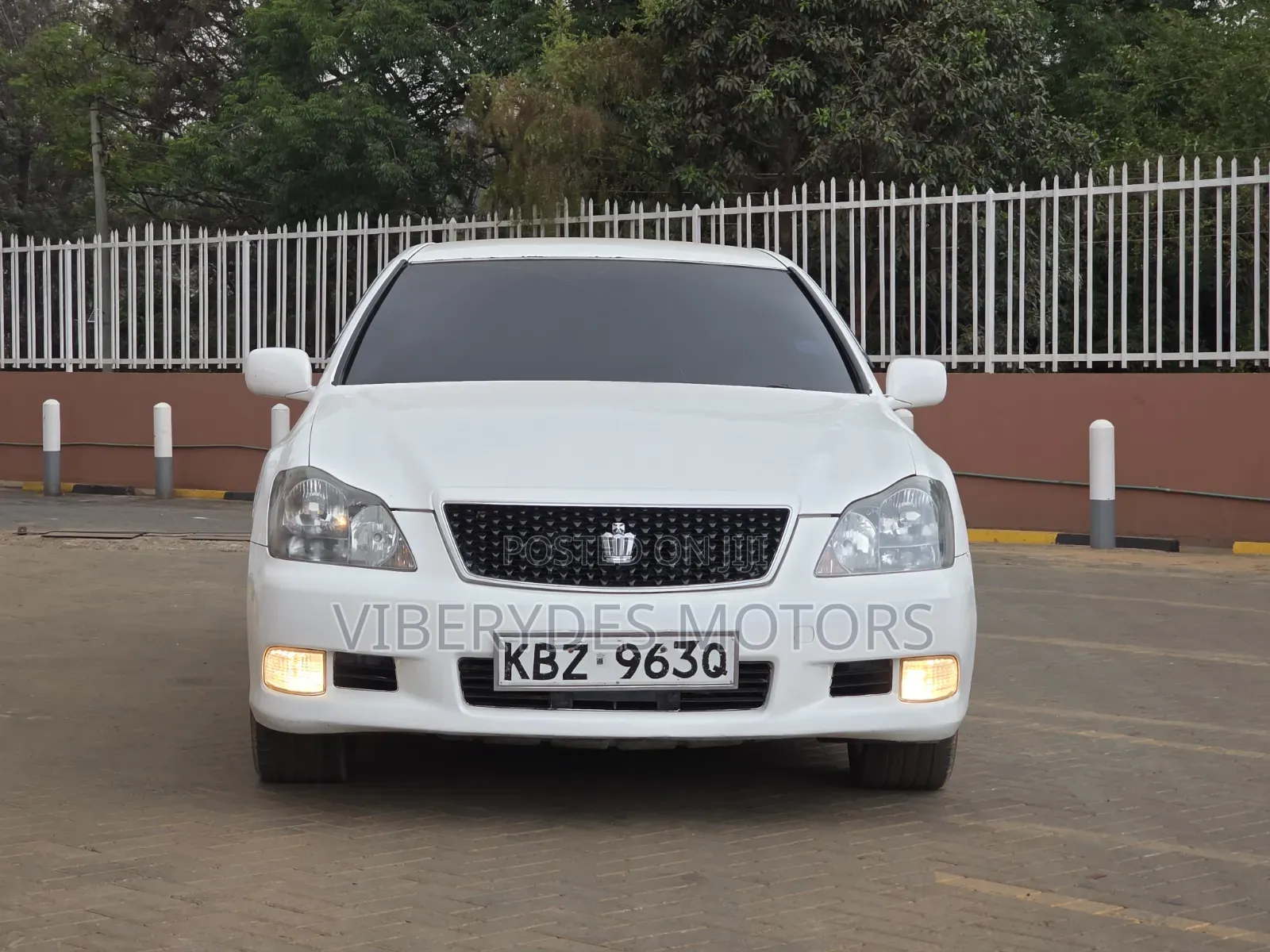 Toyota Crown 2007 White