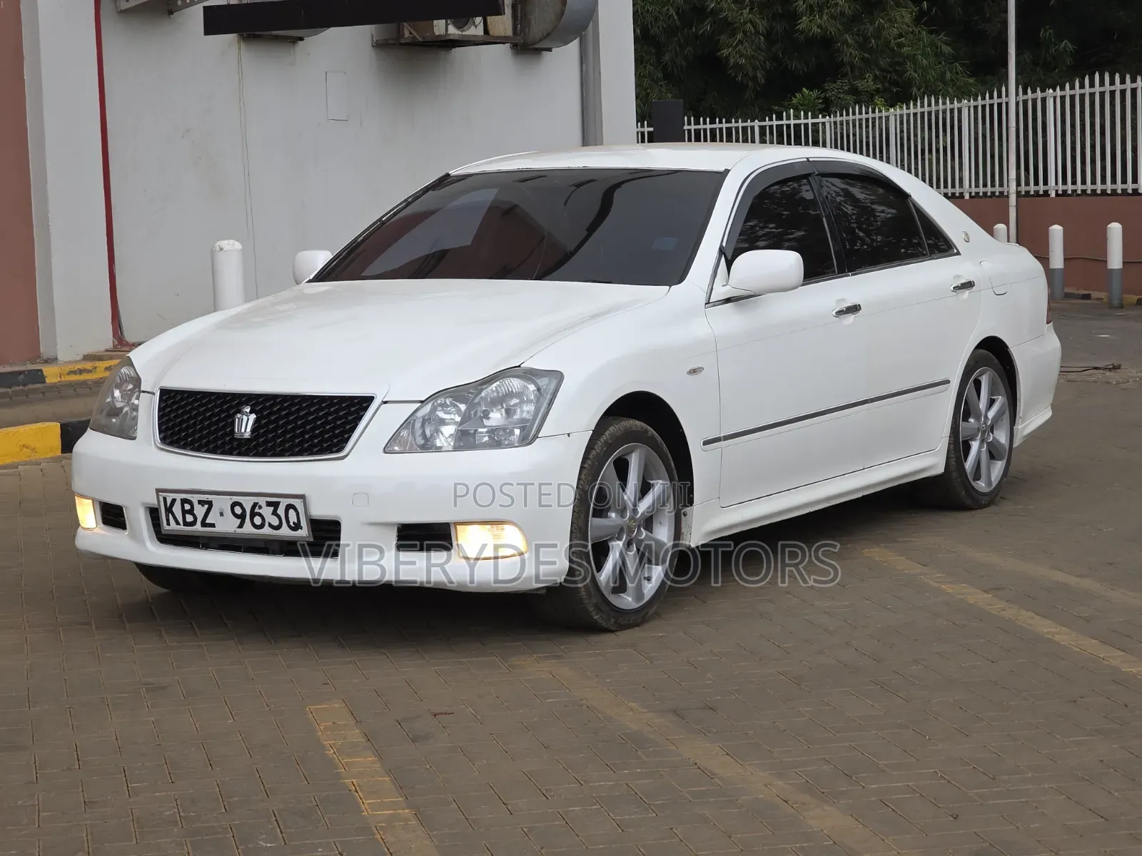 Toyota Crown 2007 White