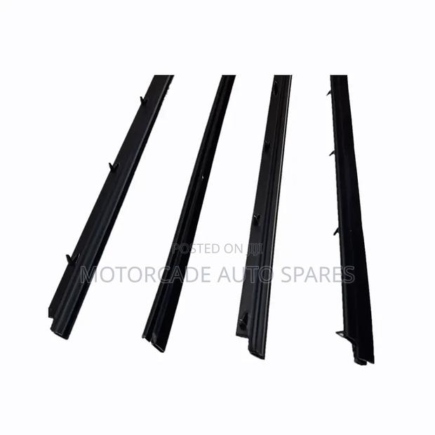 Toyota Harrier 240g/Rx 330 Inner Weather Strips
