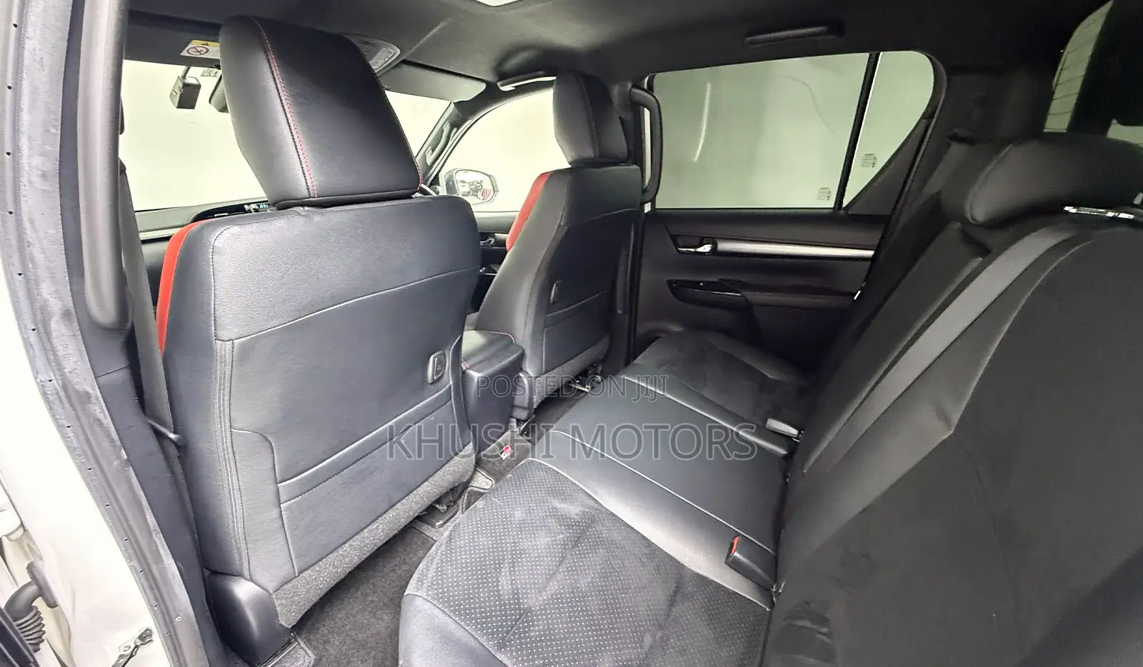 Toyota Hilux 2022 White