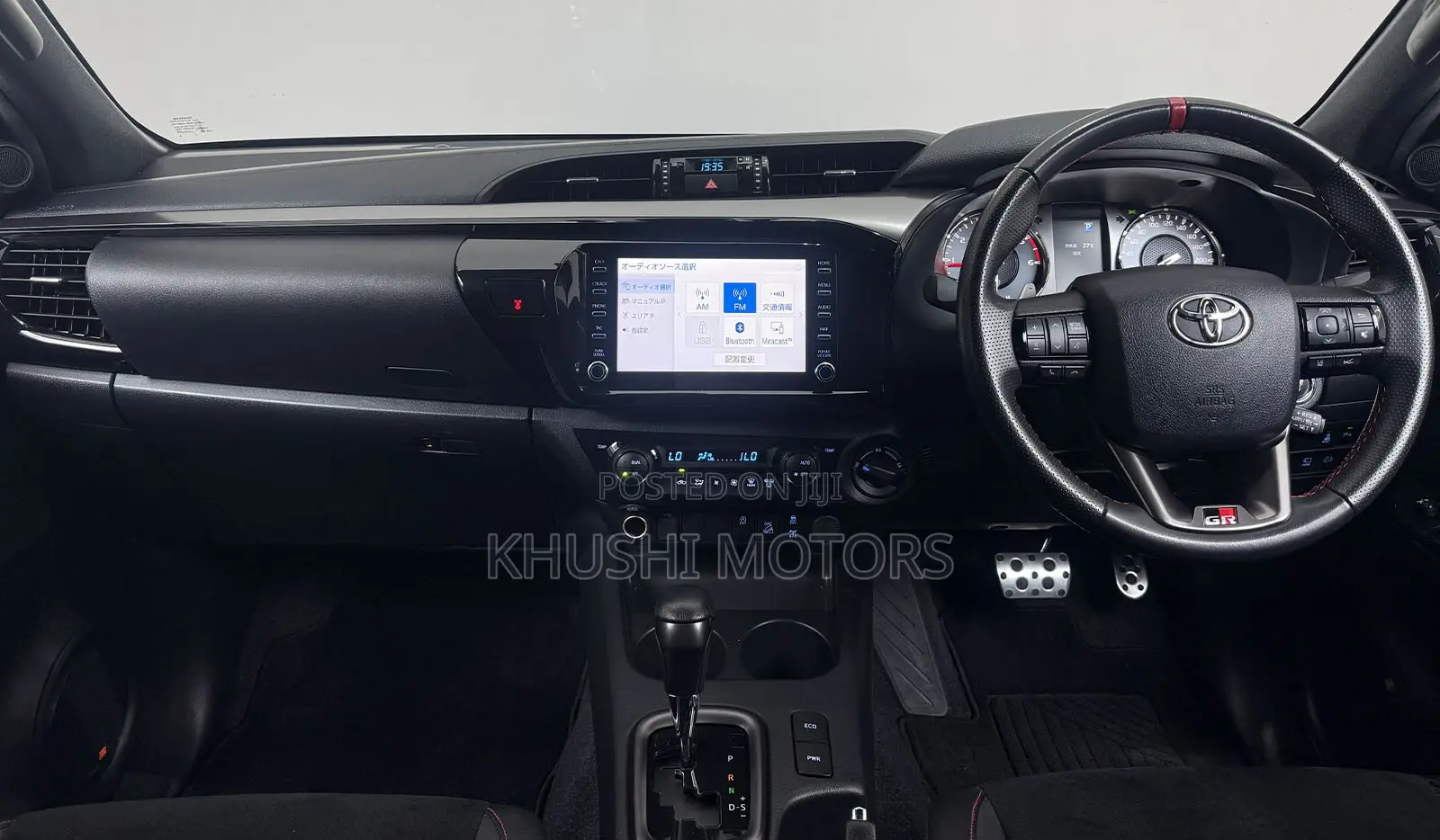 Toyota Hilux 2022 White