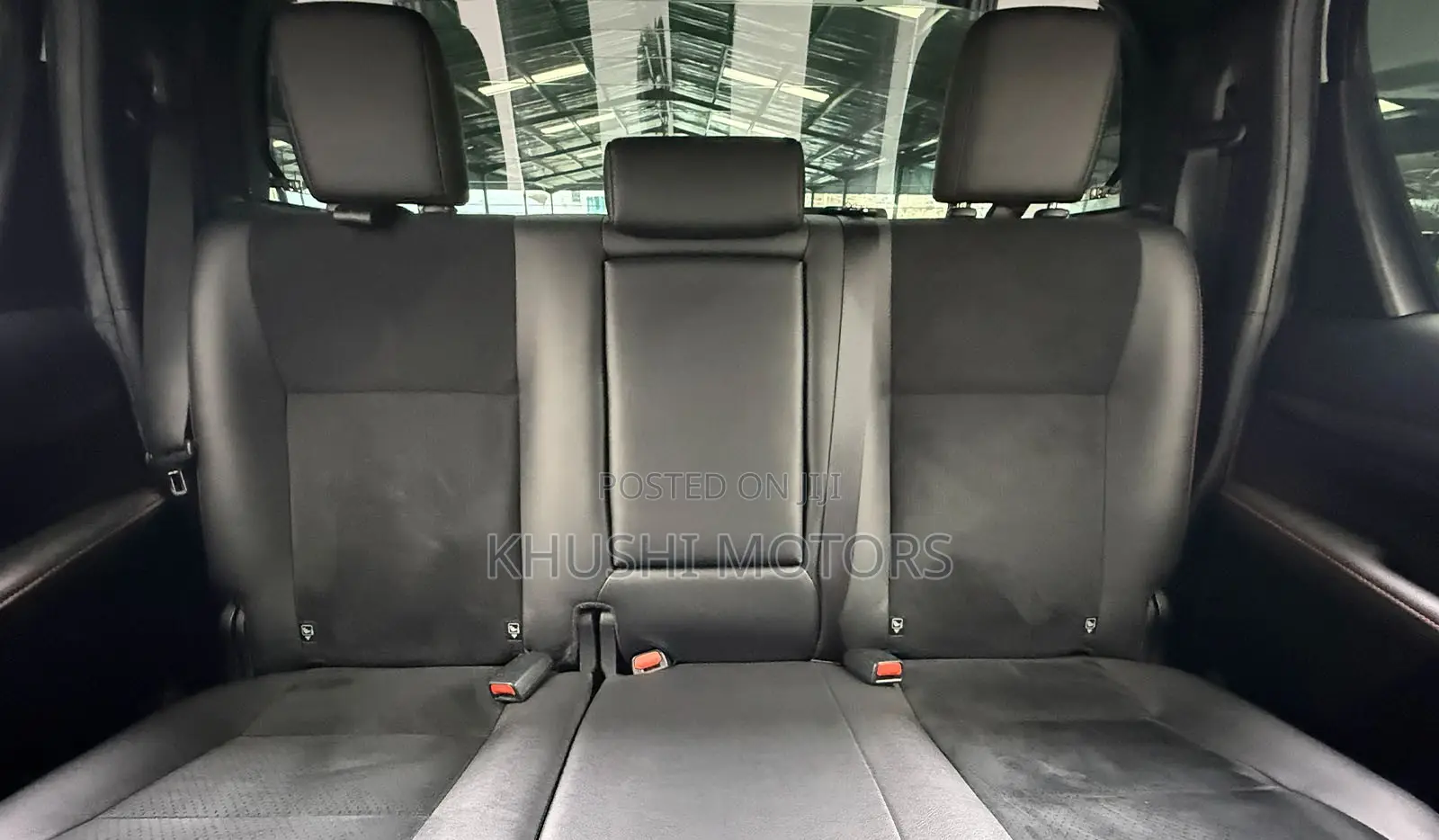 Toyota Hilux 2022 White