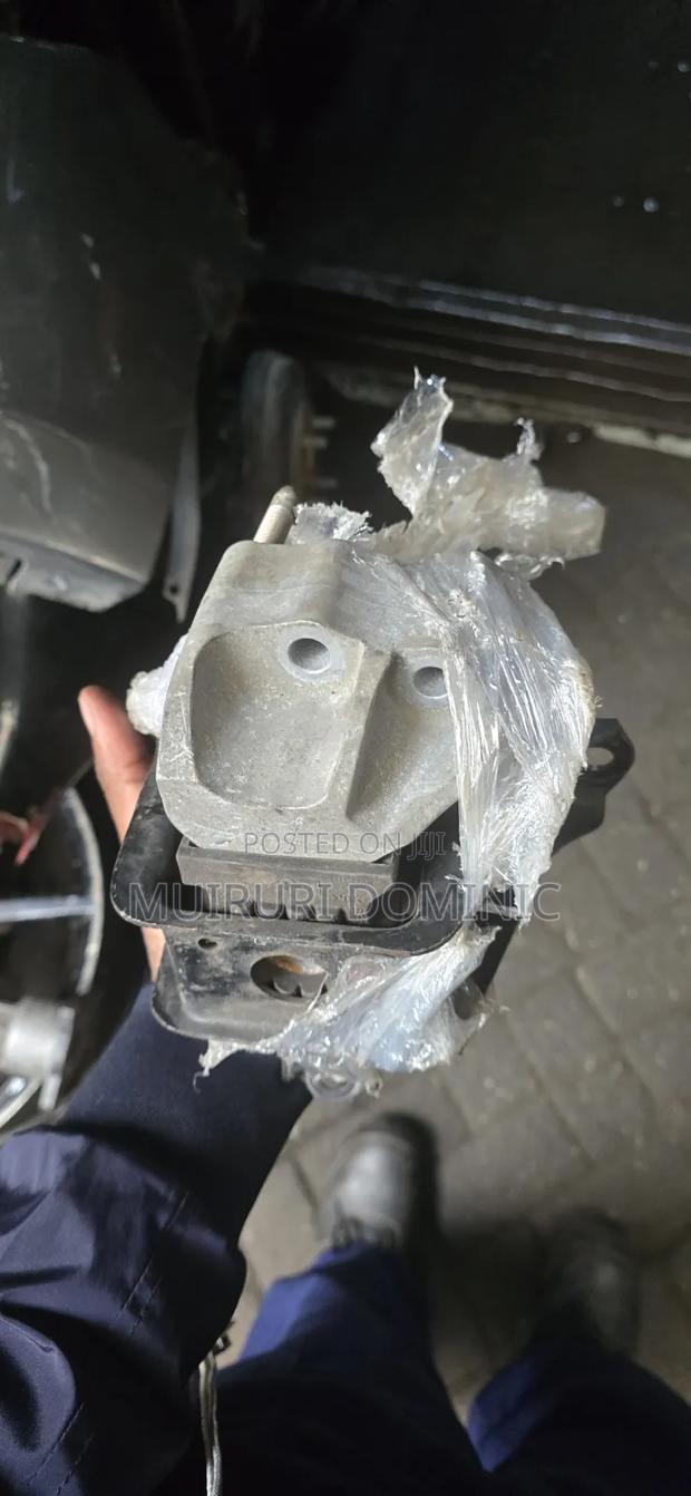 Engine Mount - thumbnail 2
