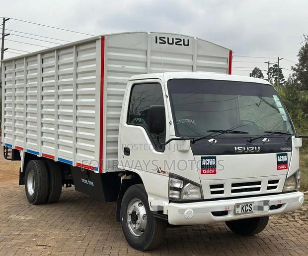 Isuzu NPR 2018 White - thumbnail 2
