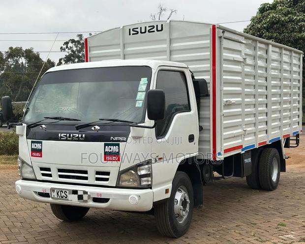 Isuzu NPR 2018 White - thumbnail 3