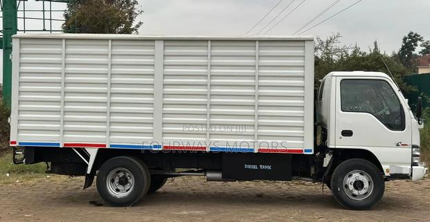 Isuzu NPR 2018 White - thumbnail 4