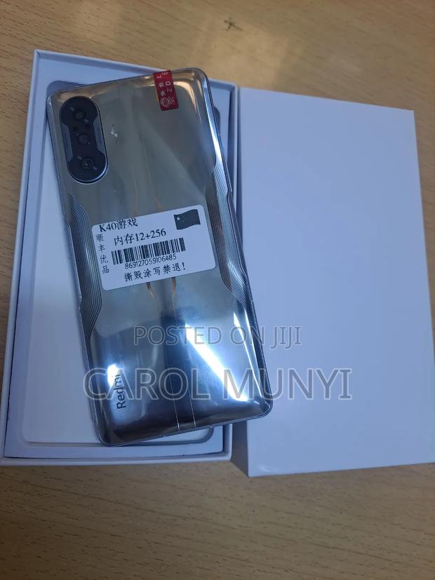 Mobile Phone 256 GB Red