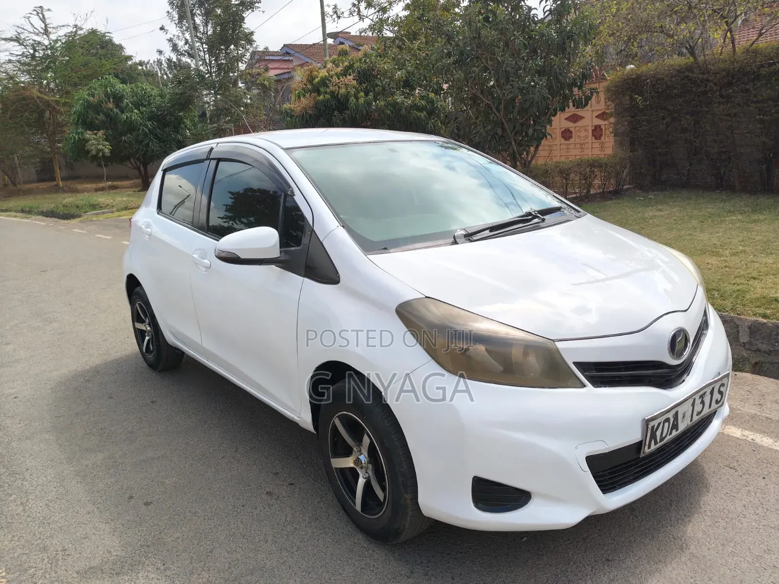 Toyota Vitz 2013 White