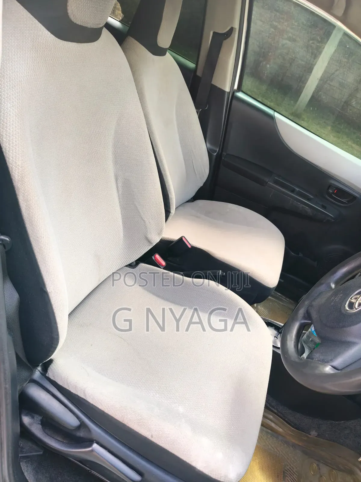 Toyota Vitz 2013 White