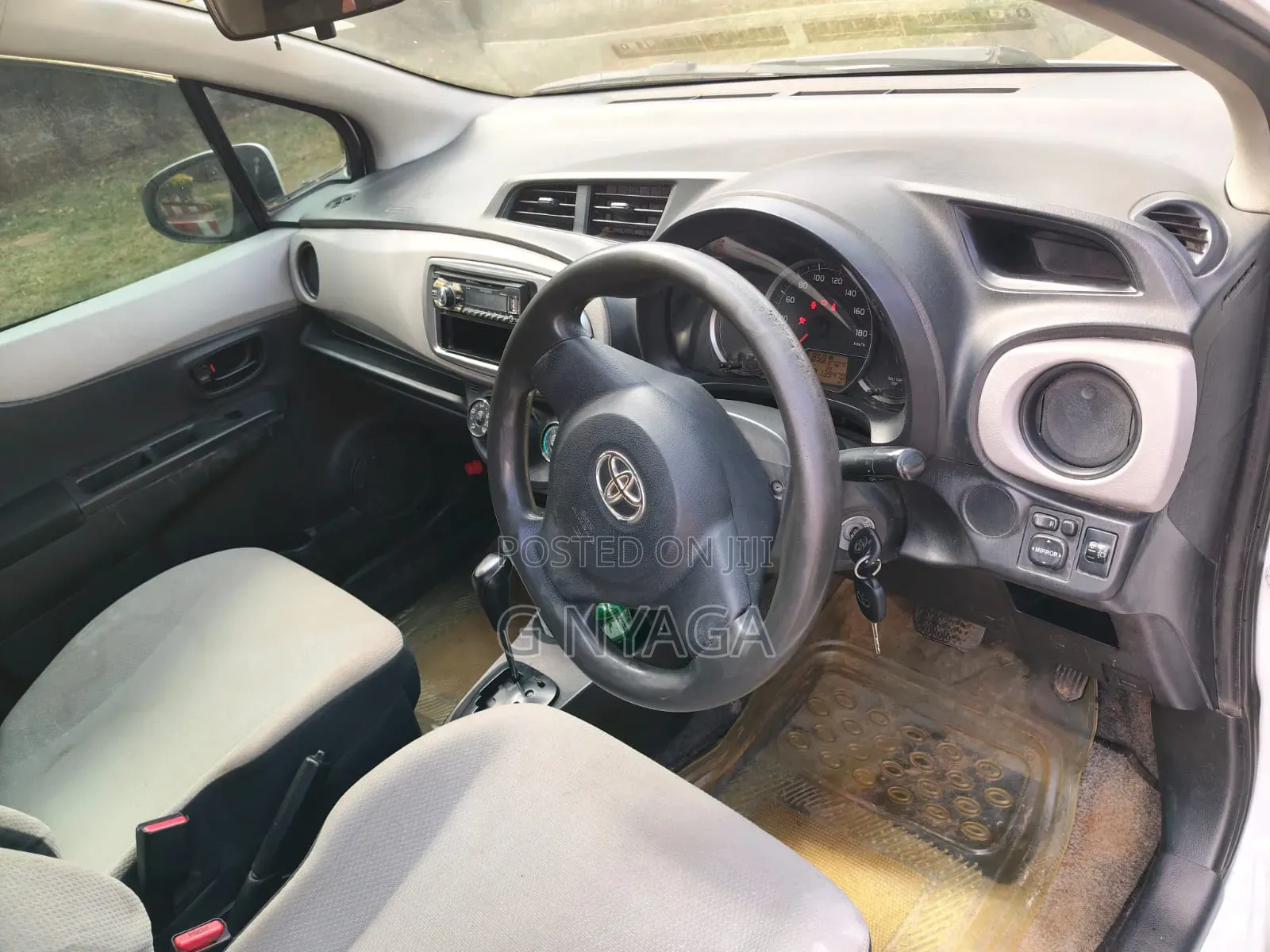 Toyota Vitz 2013 White
