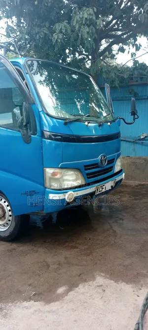Toyota Dyna 2011 Blue